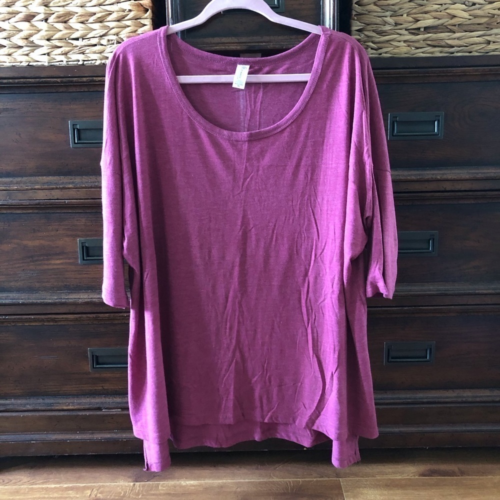 Pimatee bat short sleeve tunic tee in size XL